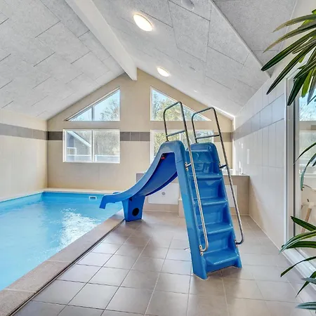 Feriehus Stunning In With Sauna